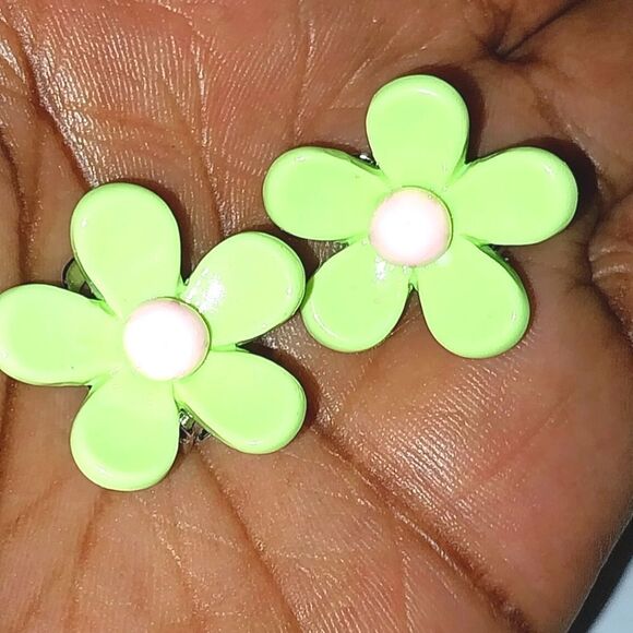 Beautiful girls green floral clip-on earrings for kids - Picture 4 of 6